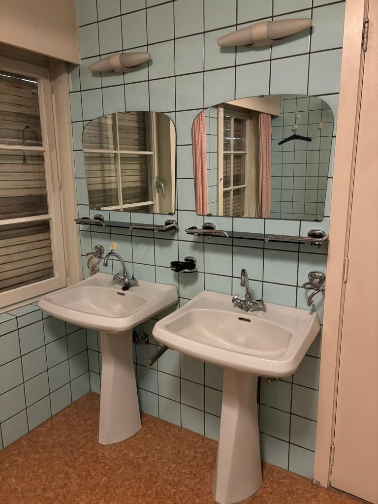 Retro badkamer set – 2 lavabo’s, spiegels en lampen, Enlèvement, Utilisé, Lavabo ou Évier