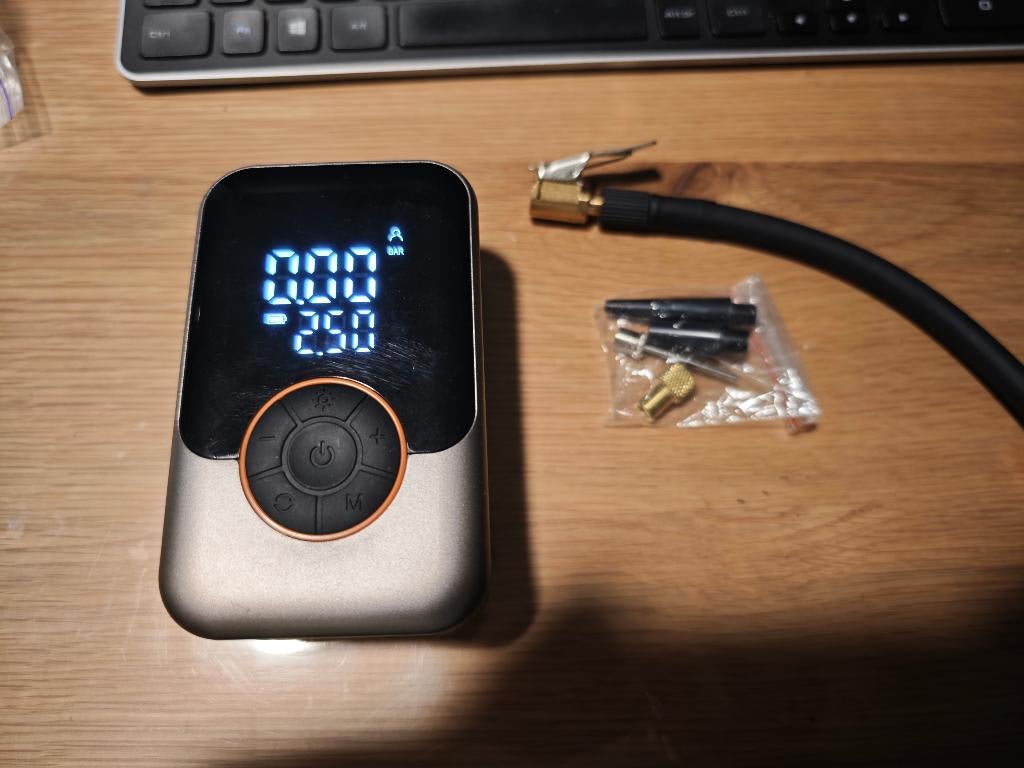 Auto, fiets, elektrische lucht compressor pomp usb-c, Ophalen, Zo goed als nieuw