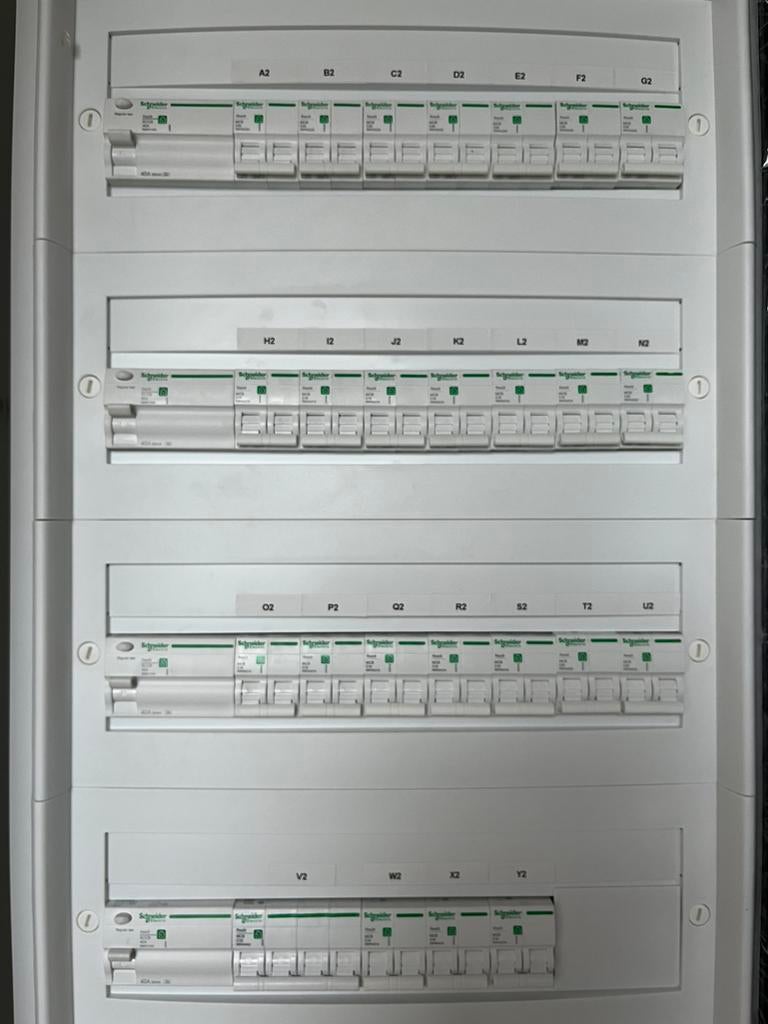 Electricien á Bruxelles: intervention 24h/7 0465336804, Services & Professionnels, Service 24h/24