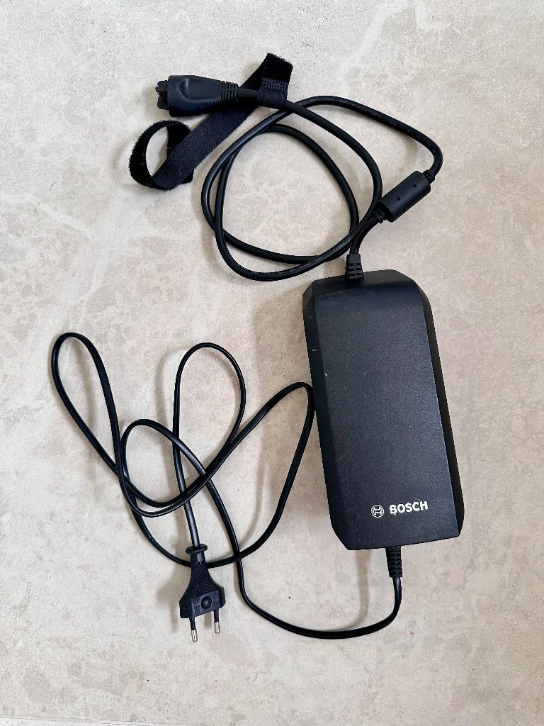 Bosch lader: Charger Standard 4A | BCS220, Fietsen en Brommers, Ophalen, Zo goed als nieuw