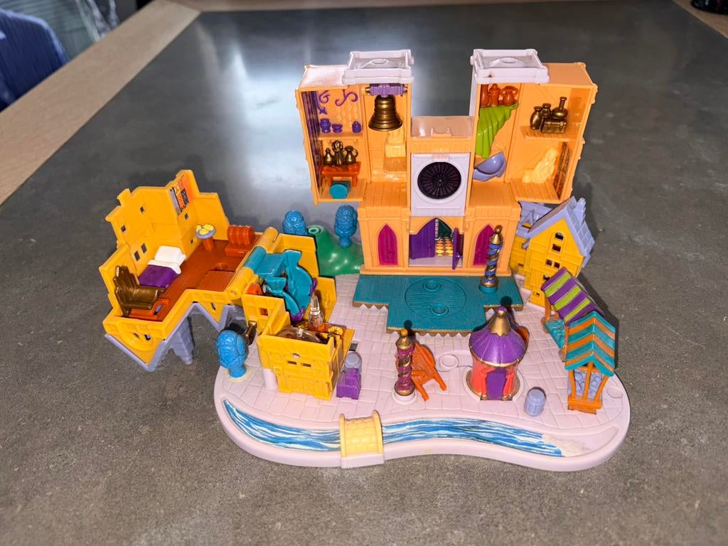 Vintage Polly Pocket The Hunchback of the Notre Dame, Verzamelen, Poppetjes en Figuurtjes, Ophalen of Verzenden, Gebruikt