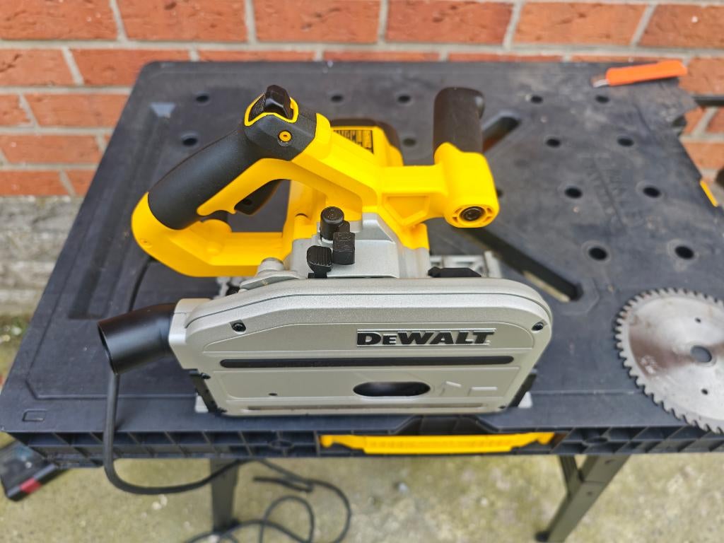 Scie plongeante Dewalt, Enlèvement ou Envoi, Comme neuf