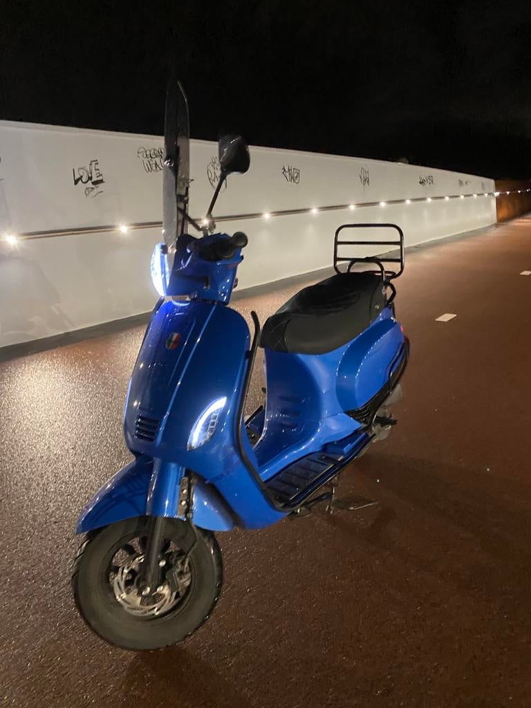 Gts toscana, A-klasse, 27km/u, Full option, Fietsen en Brommers, Snorfietsen en Snorscooters, Zo goed als nieuw, Overige merken