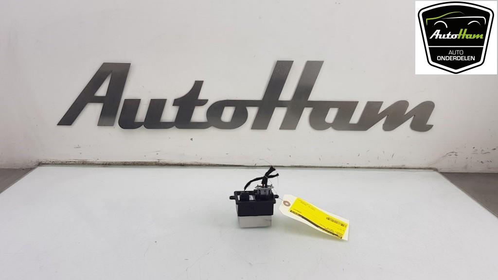 KACHELWEERSTAND Renault Captur (2R) (01-2013/-), Auto-onderdelen, Gebruikt, Renault