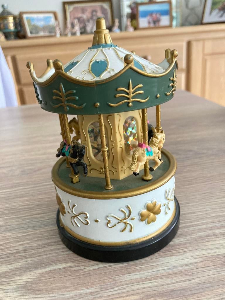 Prachtige vintage muziekdoos in de vorm van een draaimolen, Verzamelen, Overige Verzamelen, Ophalen of Verzenden, Zo goed als nieuw