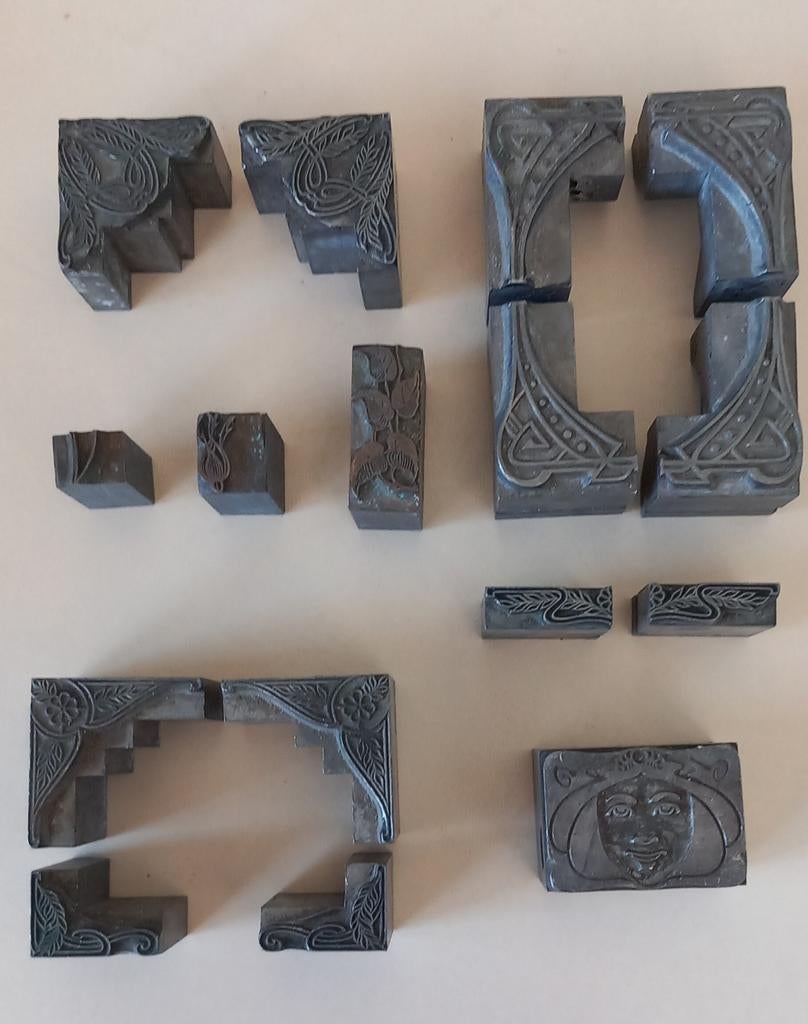 Oude lettertypen voor metaaldruk in art nouveau-stijl, Ophalen of Verzenden