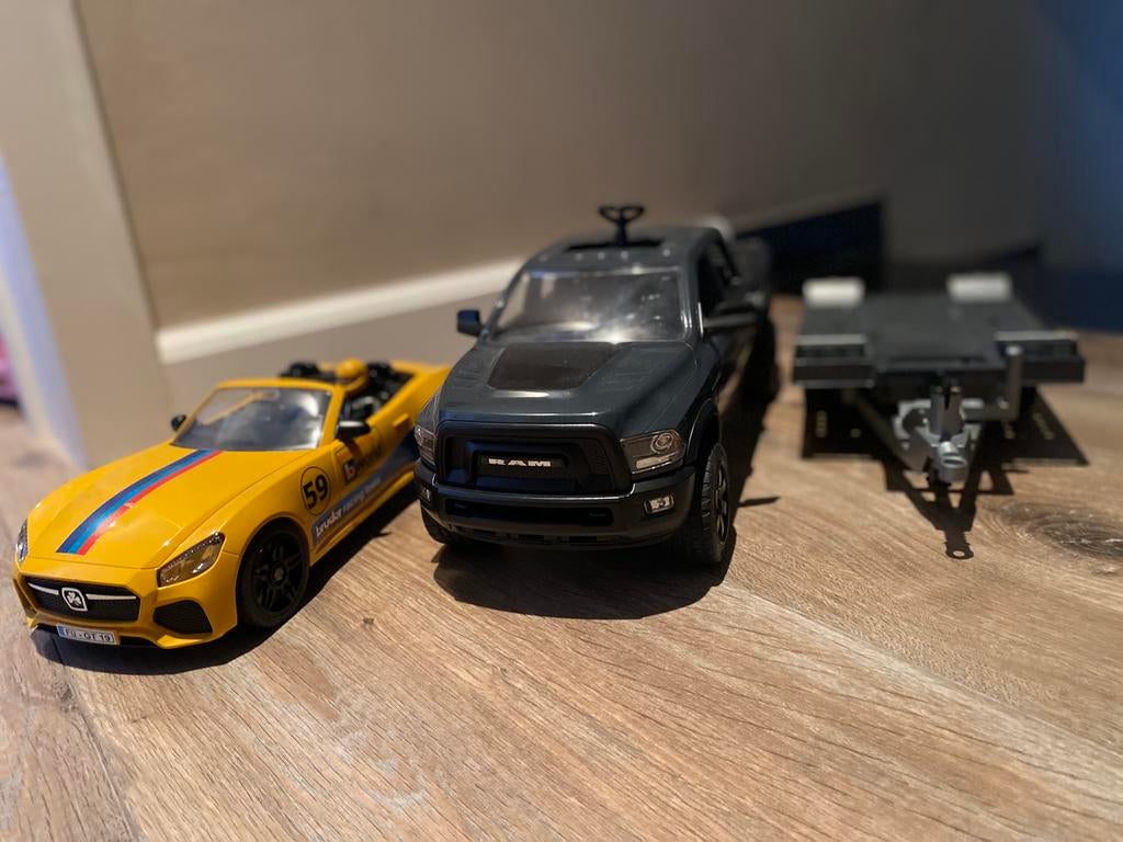 Voiture de course Bruder avec camionnette et remorque, Enfants & Bébés, Jouets | Véhicules en jouets, Enlèvement ou Envoi, Comme neuf