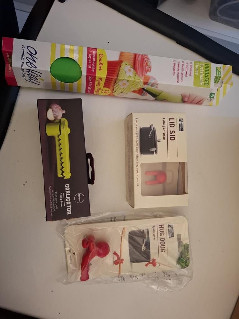 Stock d’ustensiles de cuisine neufs., Enlèvement