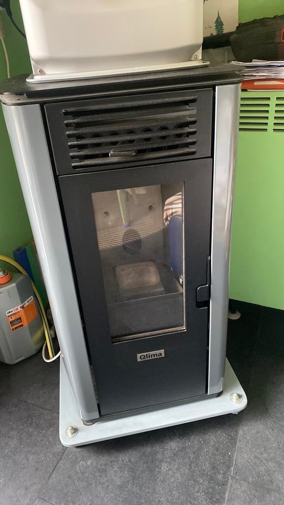Pellet kachel Qlima 7,5 Kwatt, Ophalen, Zo goed als nieuw