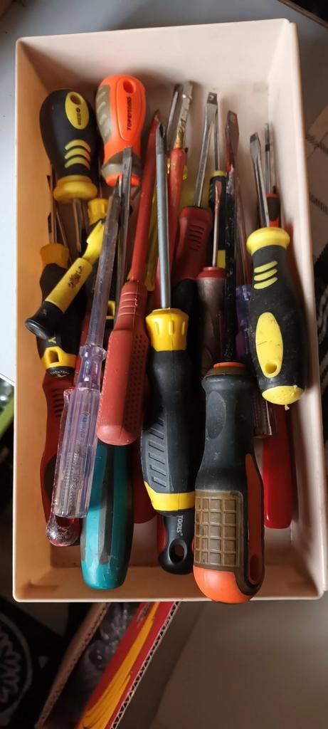 LOT DE TOURNEVIS., Enlèvement