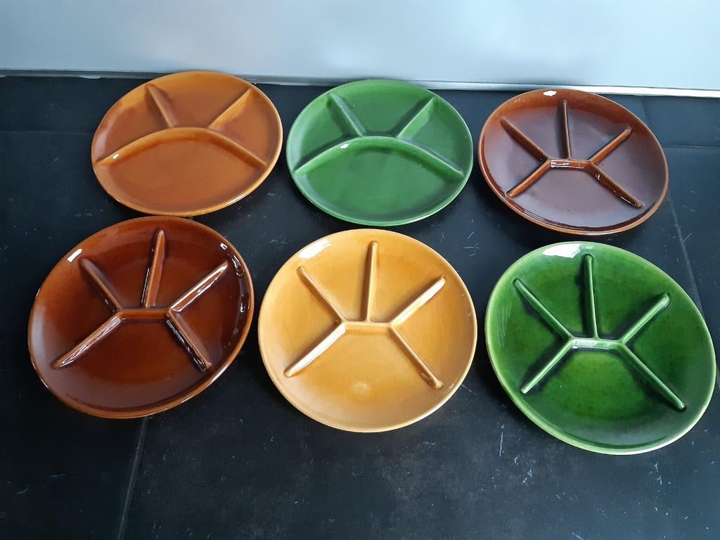 6 assiettes à fondue dépareillées et de couleurs différentes, Electroménager, Enlèvement, Utilisé, Service à fondue