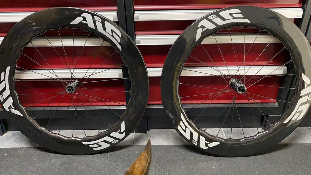 Handgespaakte AIE Carbon Wielen – 80 mm, Ophalen of Verzenden, Zo goed als nieuw, Wiel