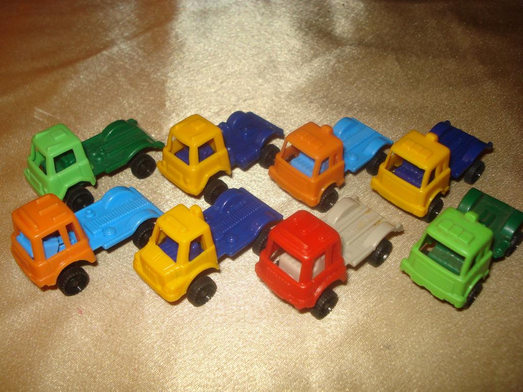KINDER Ancienne Série de 8 Camions de Course 1991 Ferrero, Enlèvement ou Envoi, Comme neuf
