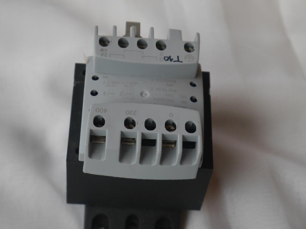LEGRAND Transformateur de sécurité 230V-400V/ 24V-48V, Bricolage & Construction, Enlèvement ou Envoi, Utilisé, Autres types