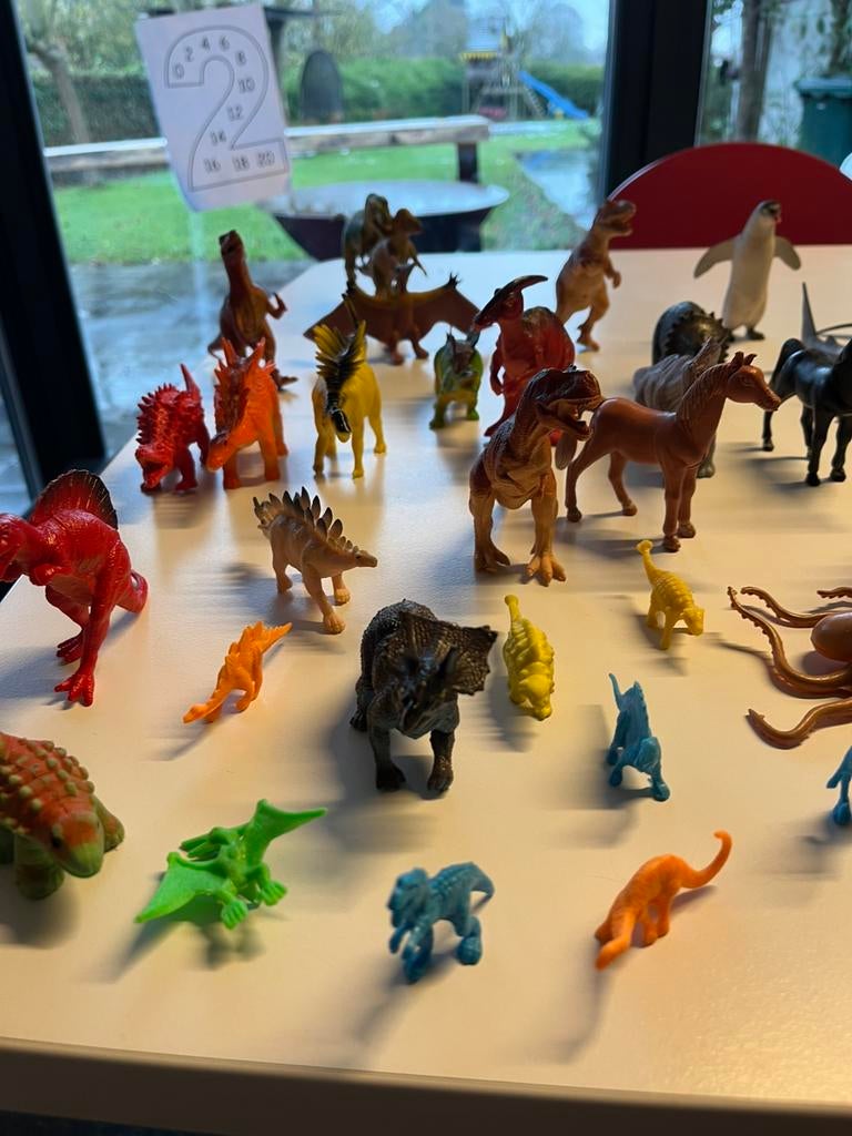 Lot de figurines en forme d'animaux, Enlèvement, Comme neuf