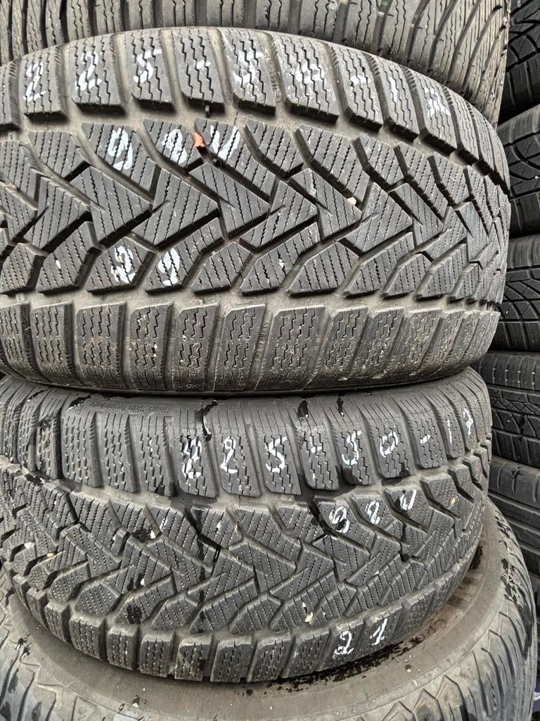 2 pneus hiver 225/50/17 UNIROYAL, Enlèvement, Utilisé