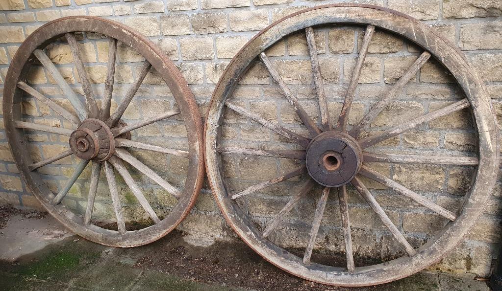 Anciennes grandes roues de chariot (diamètre 138 cm), Antiquités & Art, Enlèvement