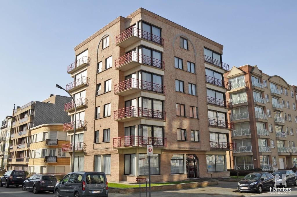 Ruim hoekappartement me 2 slaapkamers, 50 m² of meer