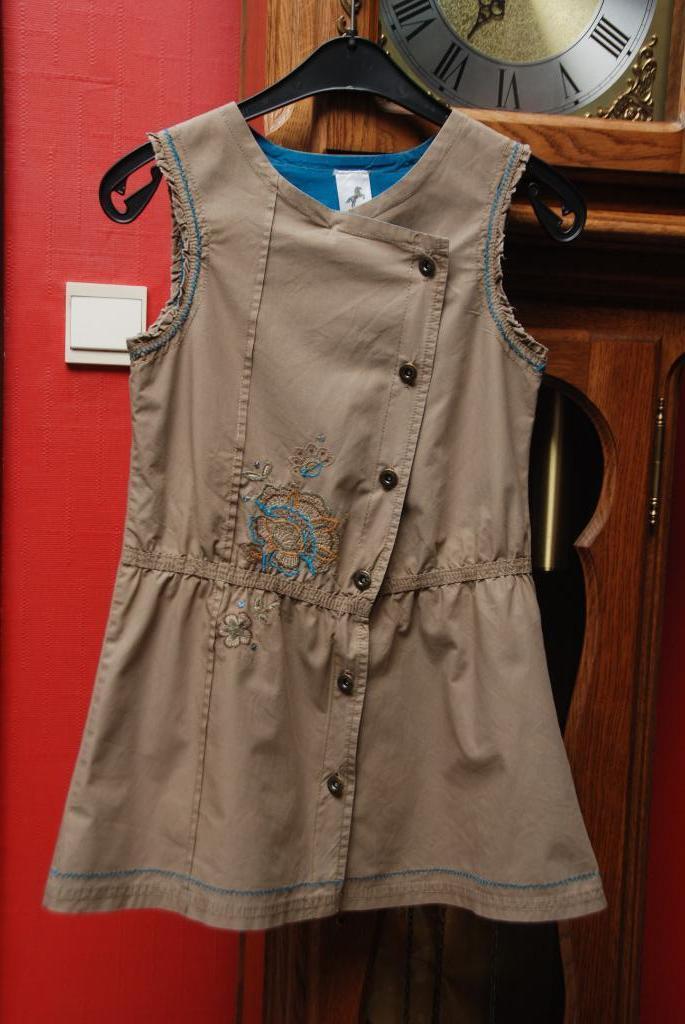 Robe d'été "C&A" kaki sans manches T122 ou 6/7A Très bon, Enfants & Bébés, Enlèvement ou Envoi, Comme neuf, Fille, C&A