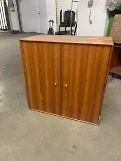 Bookcase with  2 cabinet doors (danish design), Ophalen, Gebruikt