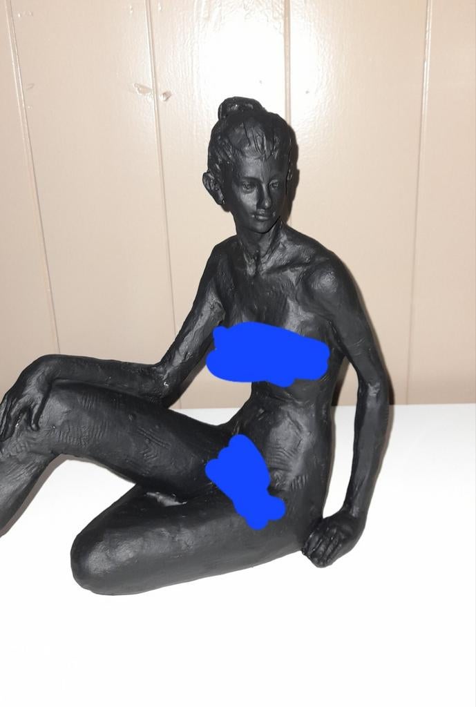 Klei beeldje van vrouw, Ophalen