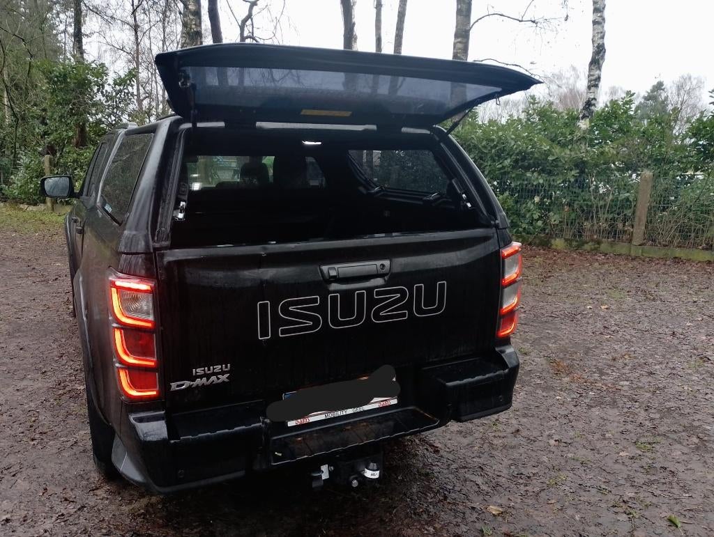 Betrouwbare Isuzu lichte vracht te koop, Auto's, Isuzu, Automaat, 4 cilinders, Zwart, Particulier