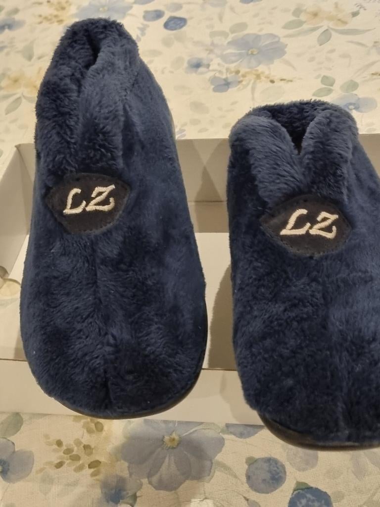 Dames pantoffels  donkerblauw  maat 38 perfecte staat, Enlèvement, Neuf, Bleu