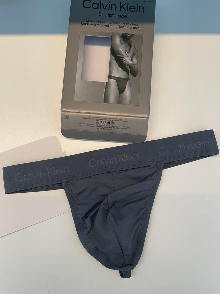 String en dentelle Calvin Klein Sculpt, Envoi, Gris, Calvin Klein, Slip