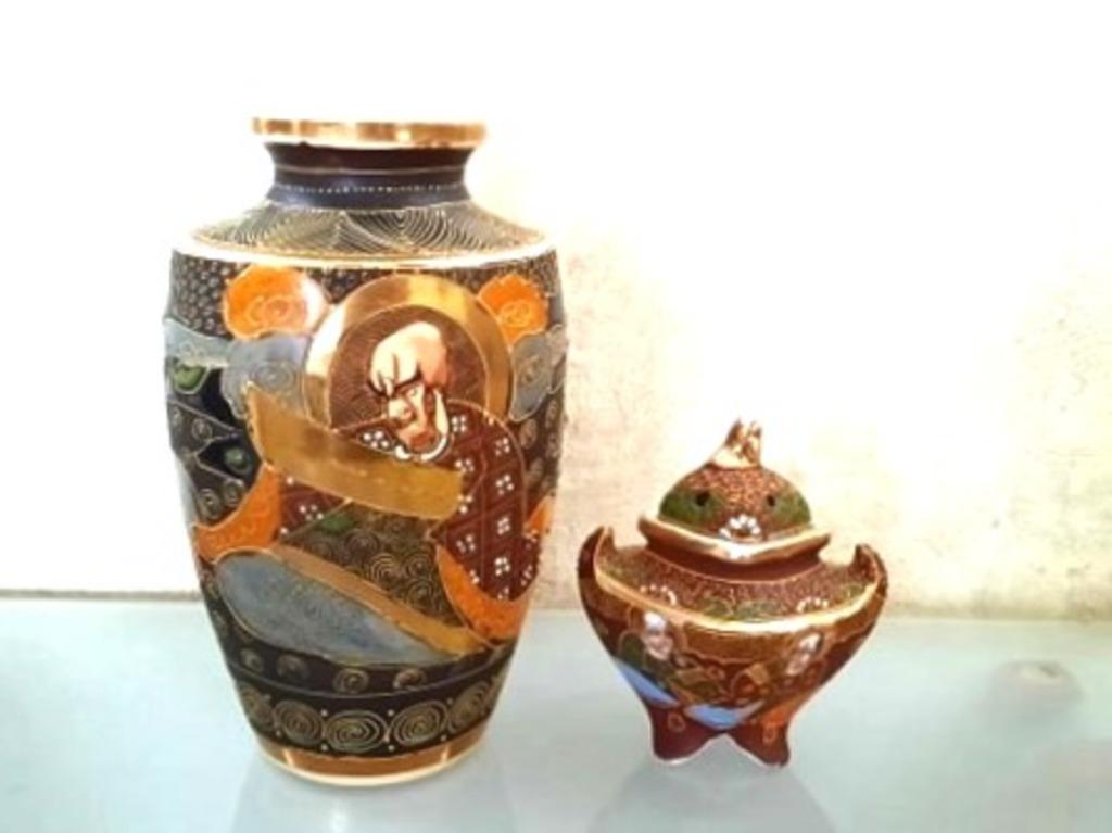 Mooie oude set van vaas en wierook potje (Satsuma) Uit Japan, Ophalen of Verzenden