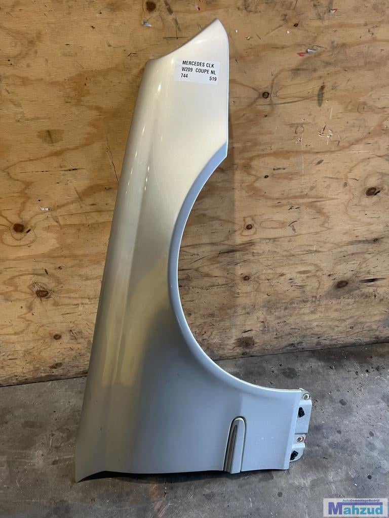 Aile avant droite Mercedes CLK W209 argent 744 2002-2009, Mercedes-Benz AG, Mercedes-Benz, Utilisé, Mercedesstrasse 120
70372  Stuttgart, DE