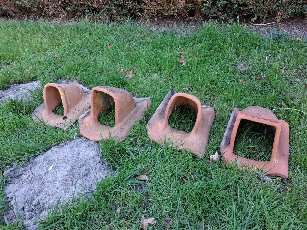 Ventilatiepan, rood gebakken klei, Ophalen, Rood