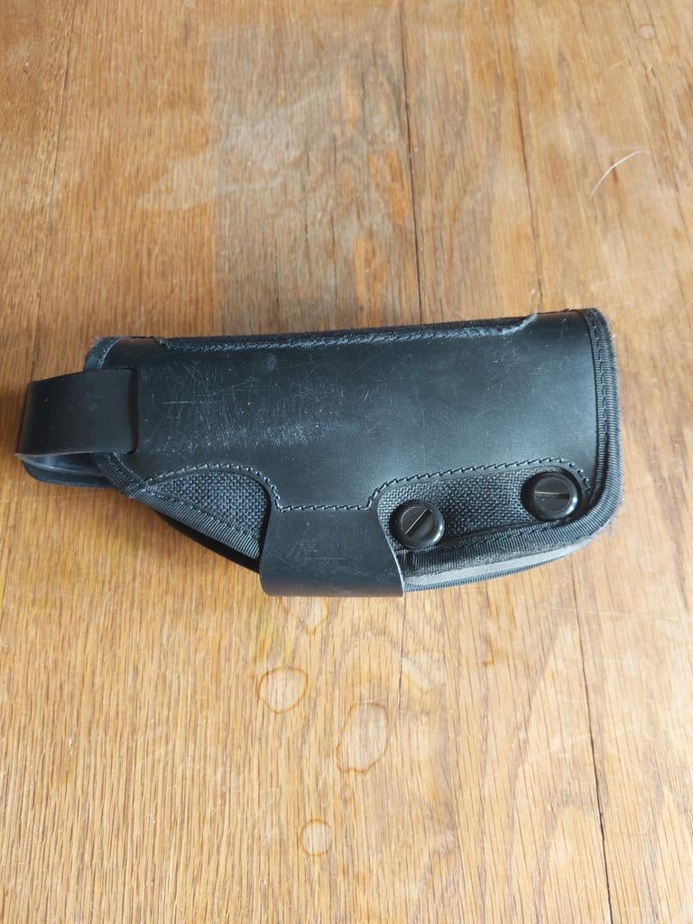 Etuit pour 9mm, Collections, Enlèvement