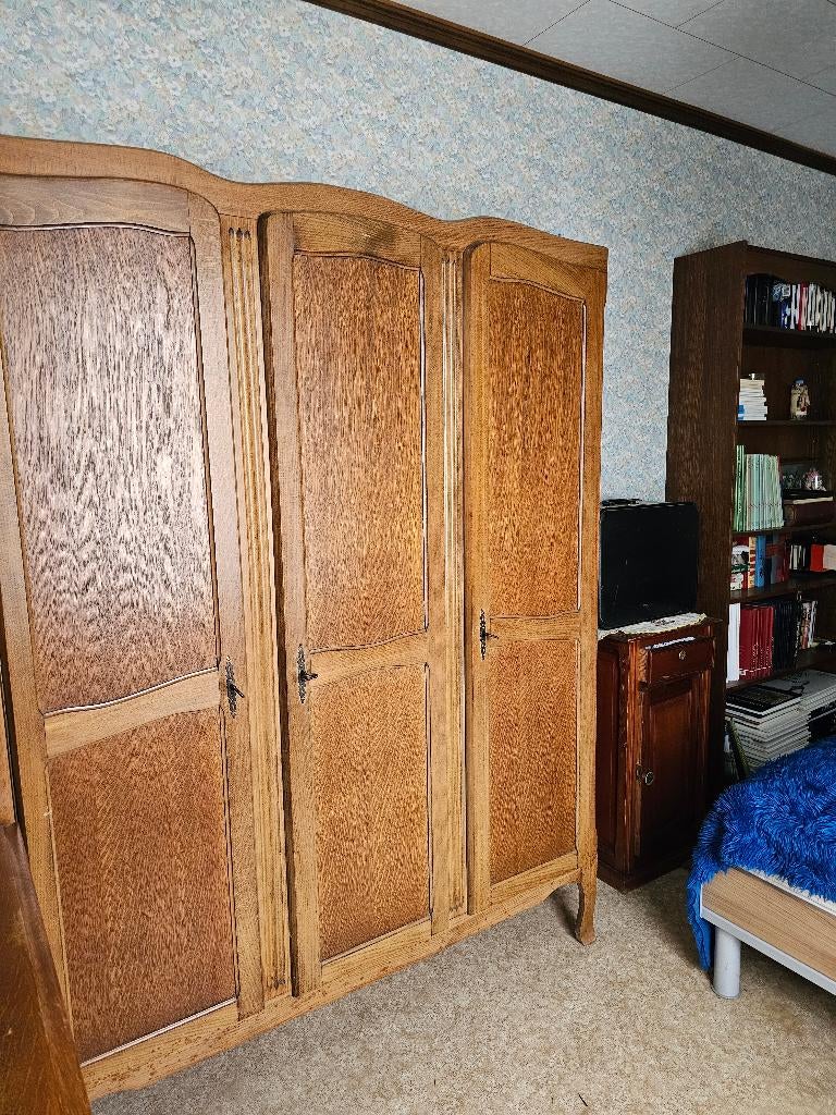 3 deurs kleerkast, Ophalen, Met deur(en), Gebruikt, 150 tot 200 cm