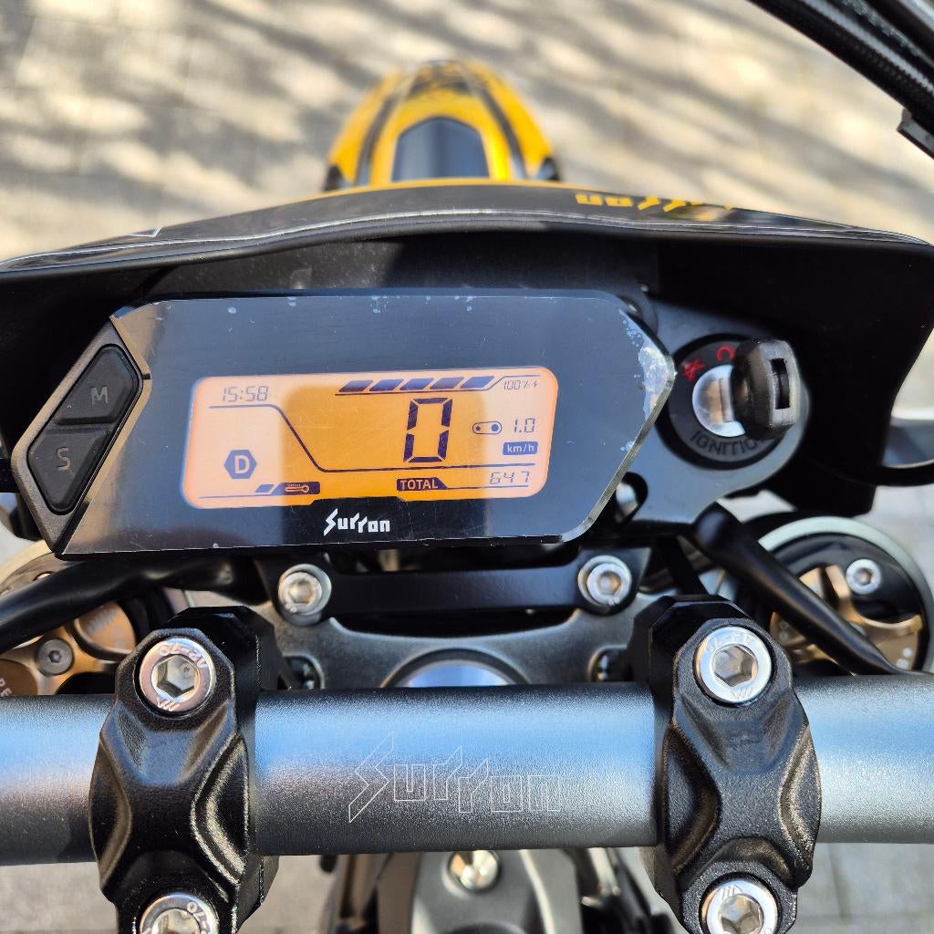 Surron Ultra Bee 2024 – Slechts 650 km – Topstaat, Fietsen en Brommers, Zo goed als nieuw, Ophalen, Overige merken