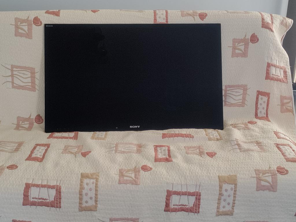 TV Sony 40" Monolithic avec socle Barre de son KDL-40NX720, LED, 120 Hz, Comme neuf, Enlèvement