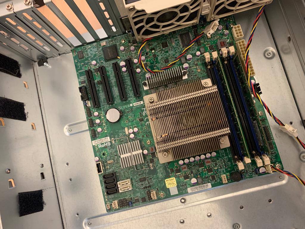 Supermicro x9scm mini-itx board. Intel E3-1220 - 8GB ram, Computers en Software, Servers, Ophalen, Gebruikt