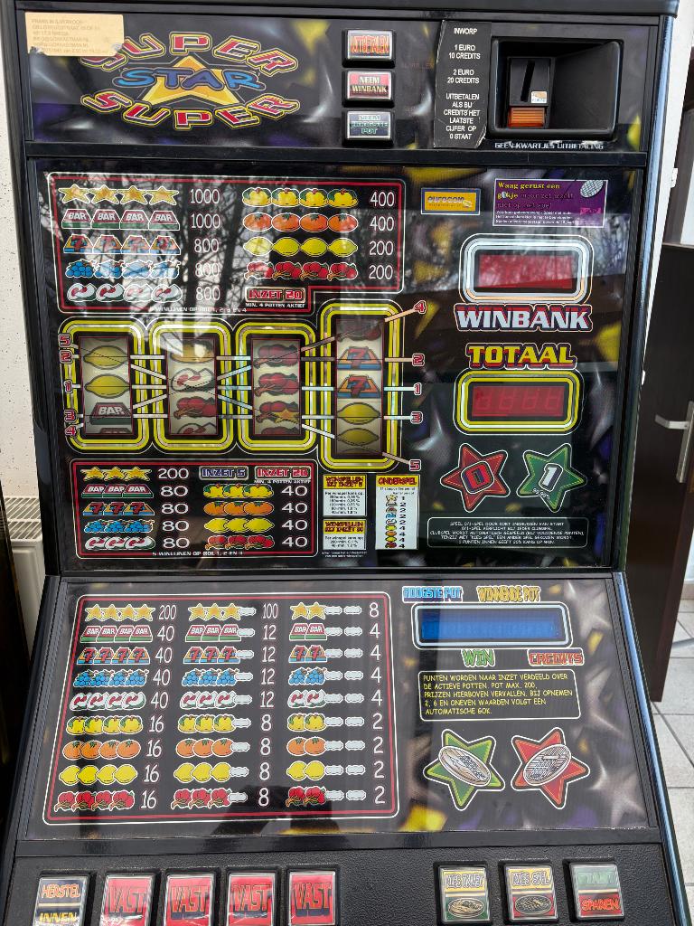 Super star slot machine, Collections, Machines | Machines à sous, Utilisé, Euro, Avec clés, Enlèvement