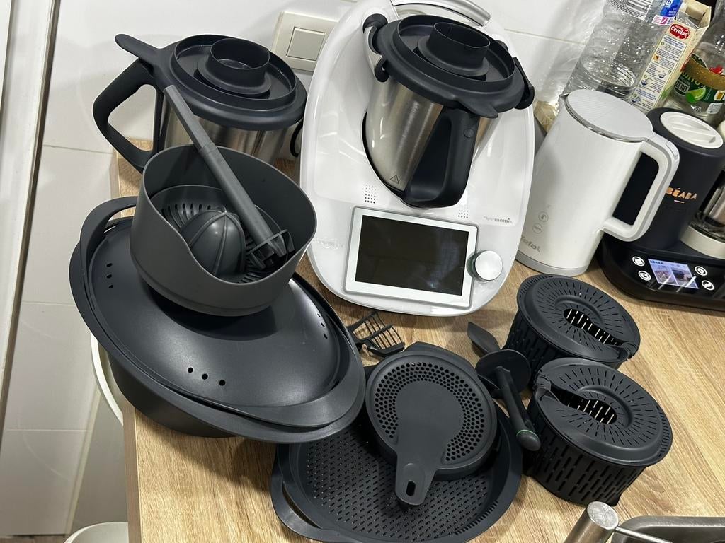 Thermomix TM6 + accessoires, Electroménager, Enlèvement, Comme neuf