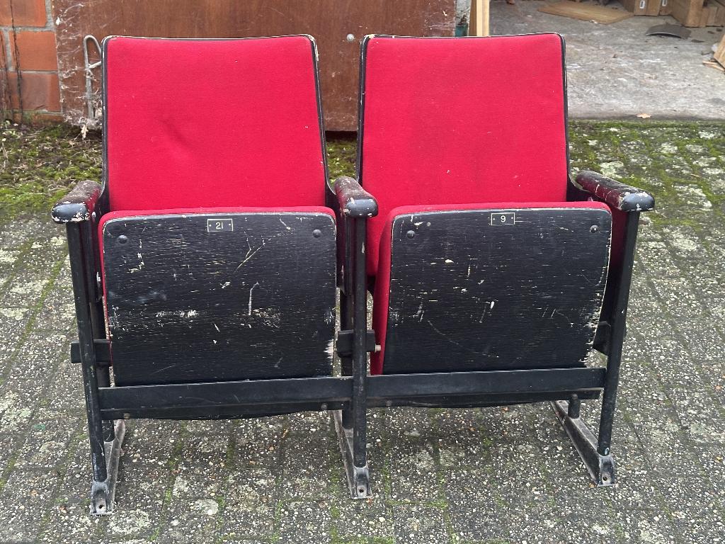 chaises de cinéma vintage, Enlèvement