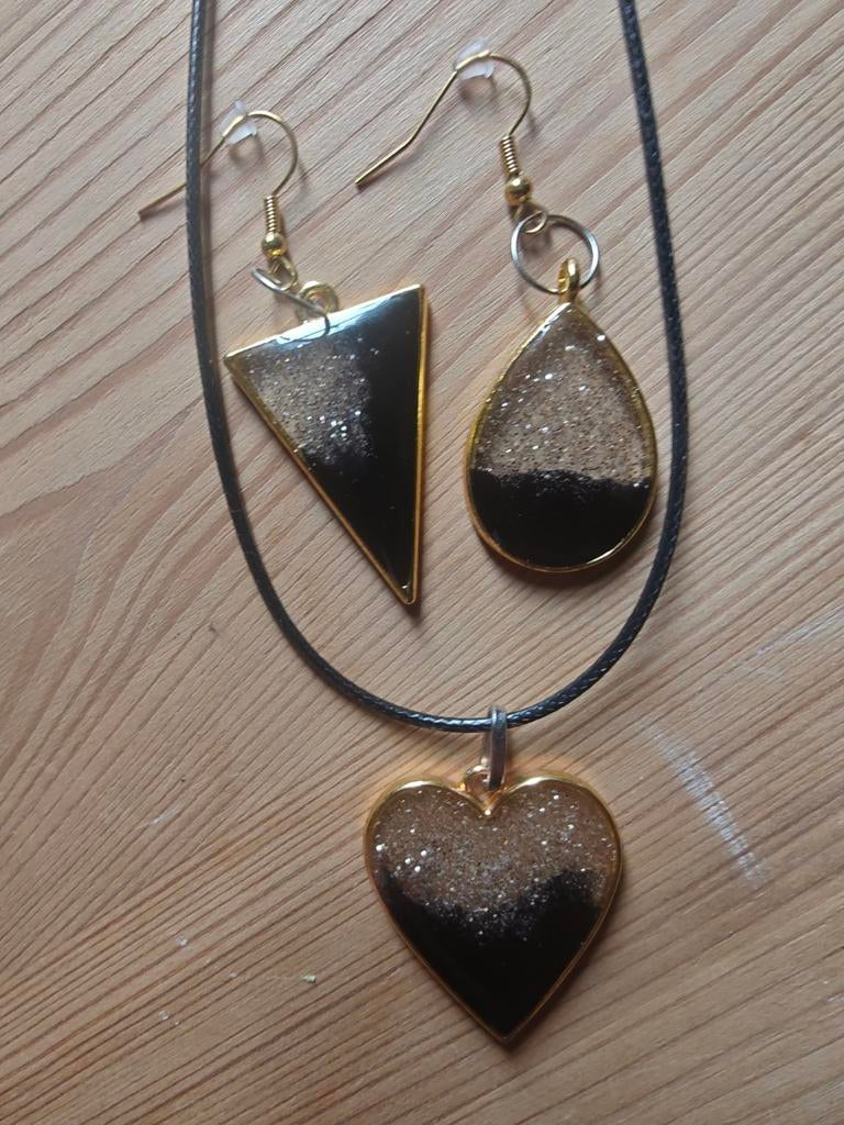 1 set oorbellen + ketting (zwart/goud), Handtassen en Accessoires, Ophalen of Verzenden, Zwart, Goud