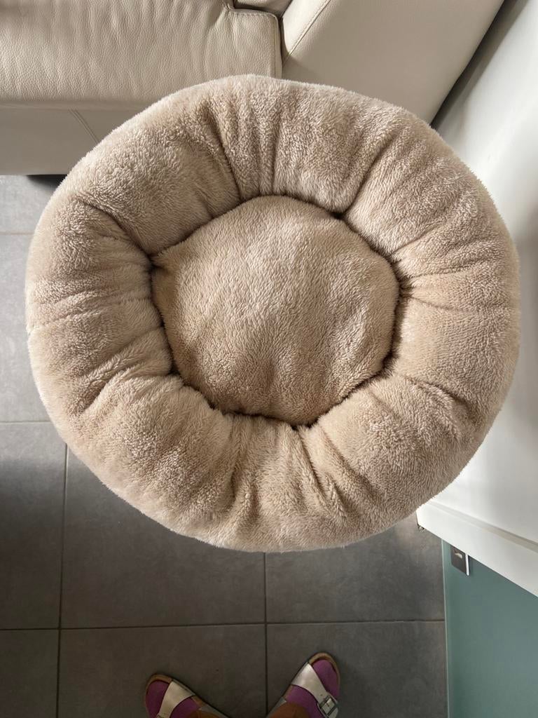Beige donut hondenmand 60cm, Dieren en Toebehoren, Ophalen of Verzenden, Zo goed als nieuw, Pluche