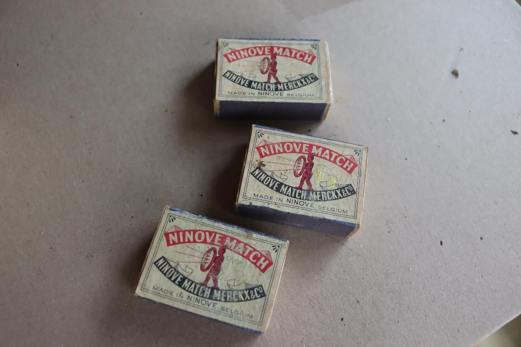 Originele retro luciferdoosjes 3, Enlèvement