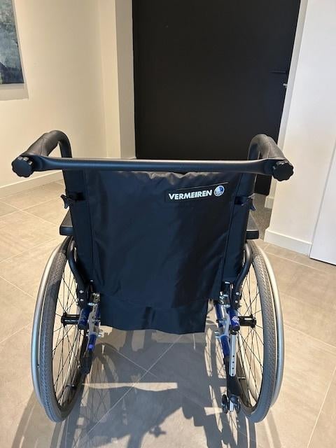 Perfecte rolstoel Vermeiren v300 !, Divers, Chaises roulantes, Comme neuf, Fauteuil roulant à pousser, Enlèvement