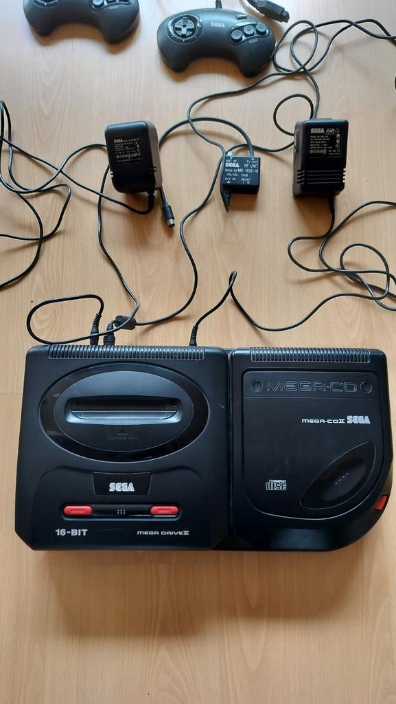 Sega, mega drive 2 en Sega mega cd 2, Games en Spelcomputers, Spelcomputers | Sega, Ophalen, Met games, Mega Drive, Met 2 controllers