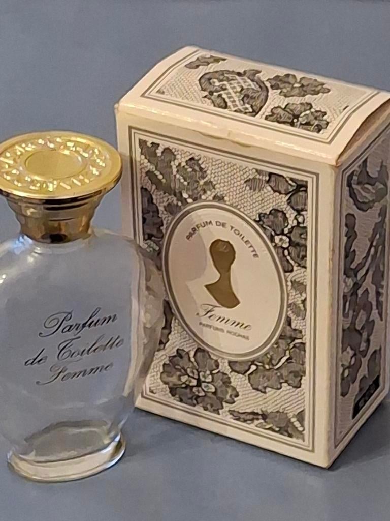 Femme de Rochas. 
Objet : Flacon amphore vintage et boîte as, Ophalen of Verzenden