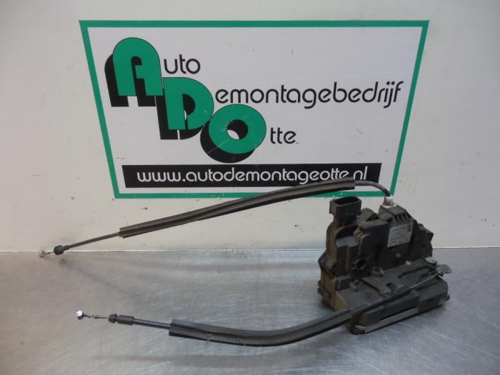 Serrure portière mécanique 2portes droite d'un Citroen Jum, Autos : Pièces & Accessoires, -, Utilisé, -, -