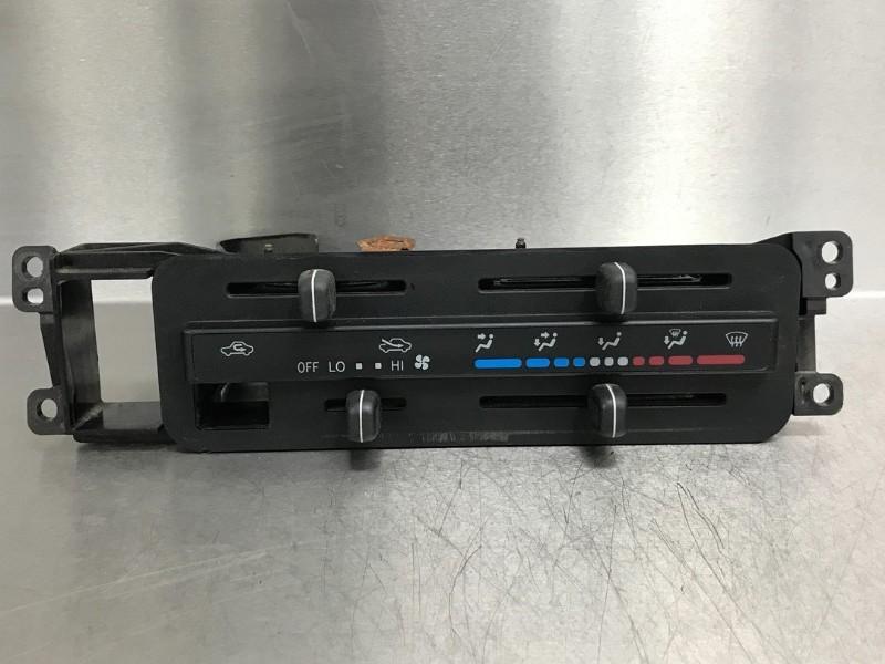 PANNEAU DE COMMANDE CHAUFFAGE CLIMATISATION Toyota HiAce II, Autos : Pièces & Accessoires, Dhr. M. Roggen, Toyota, Stadsweg 37 37
9917 PV  WIRDUM GR., NL