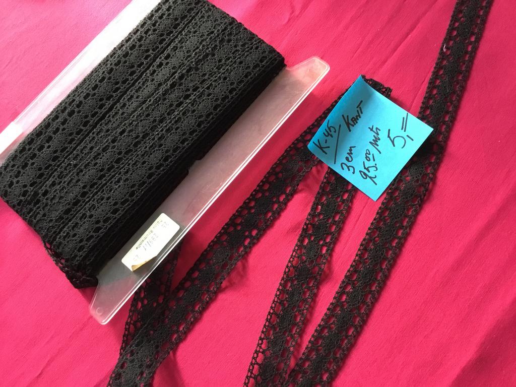 Kant katoen zwart 3 cm breed, haspel 25 meter voor 5,00, Hobby en Vrije tijd, Ophalen of Verzenden, Nieuw, Kant