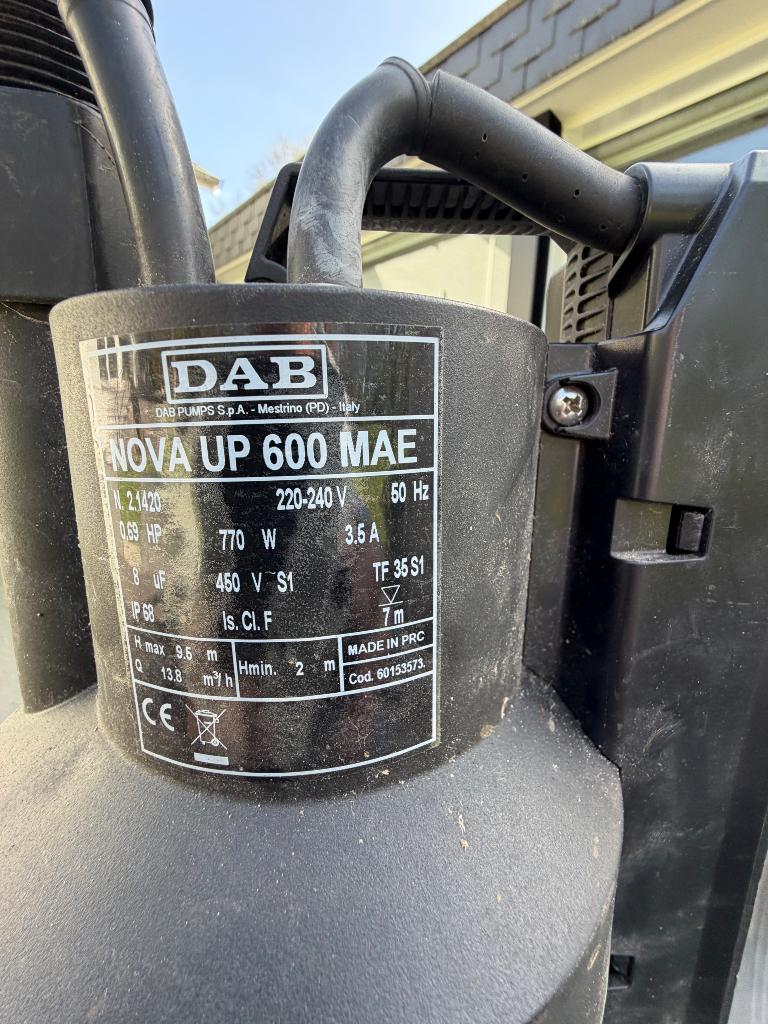 DAB Nova up 600 MAE, Tuin en Terras, Ophalen, Zo goed als nieuw, Elektrisch, Dompelpomp