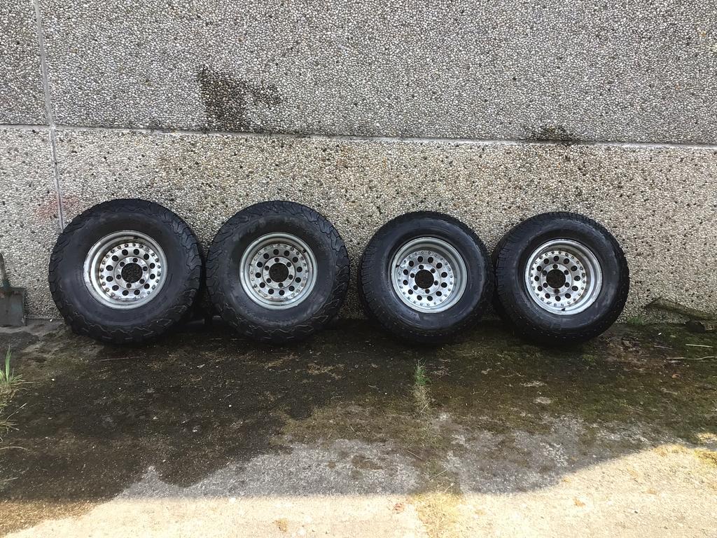 Nissan Patrol Alu velgen, Ophalen, Band(en)